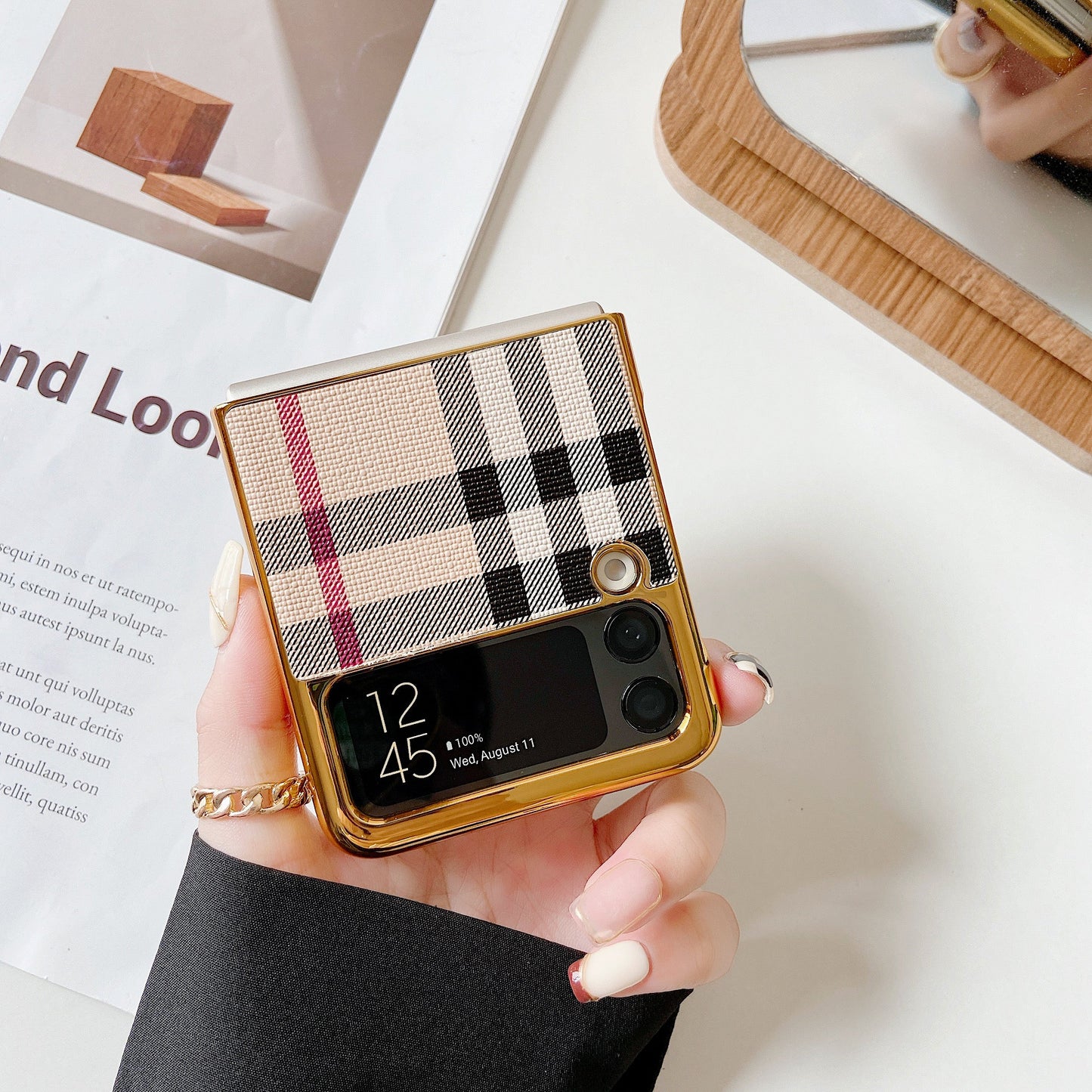 Samsung Galaxy Z flip 3 Case : Striped Checks Gold